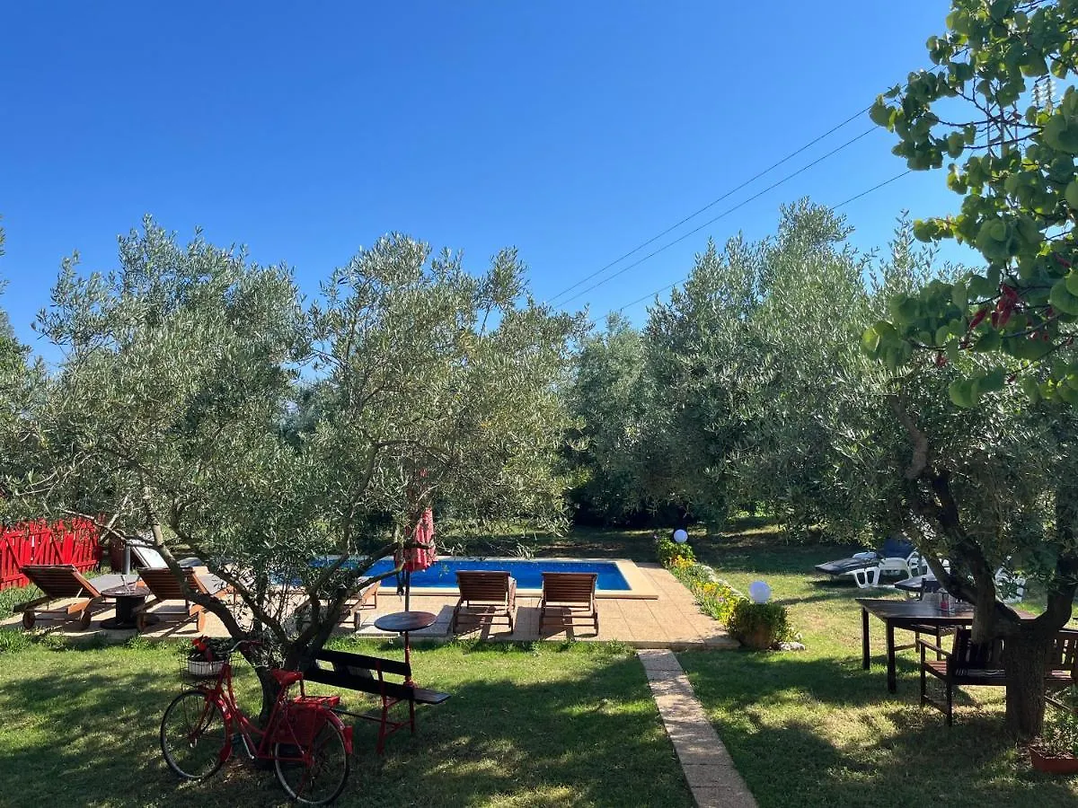 Annamaria Home Pula