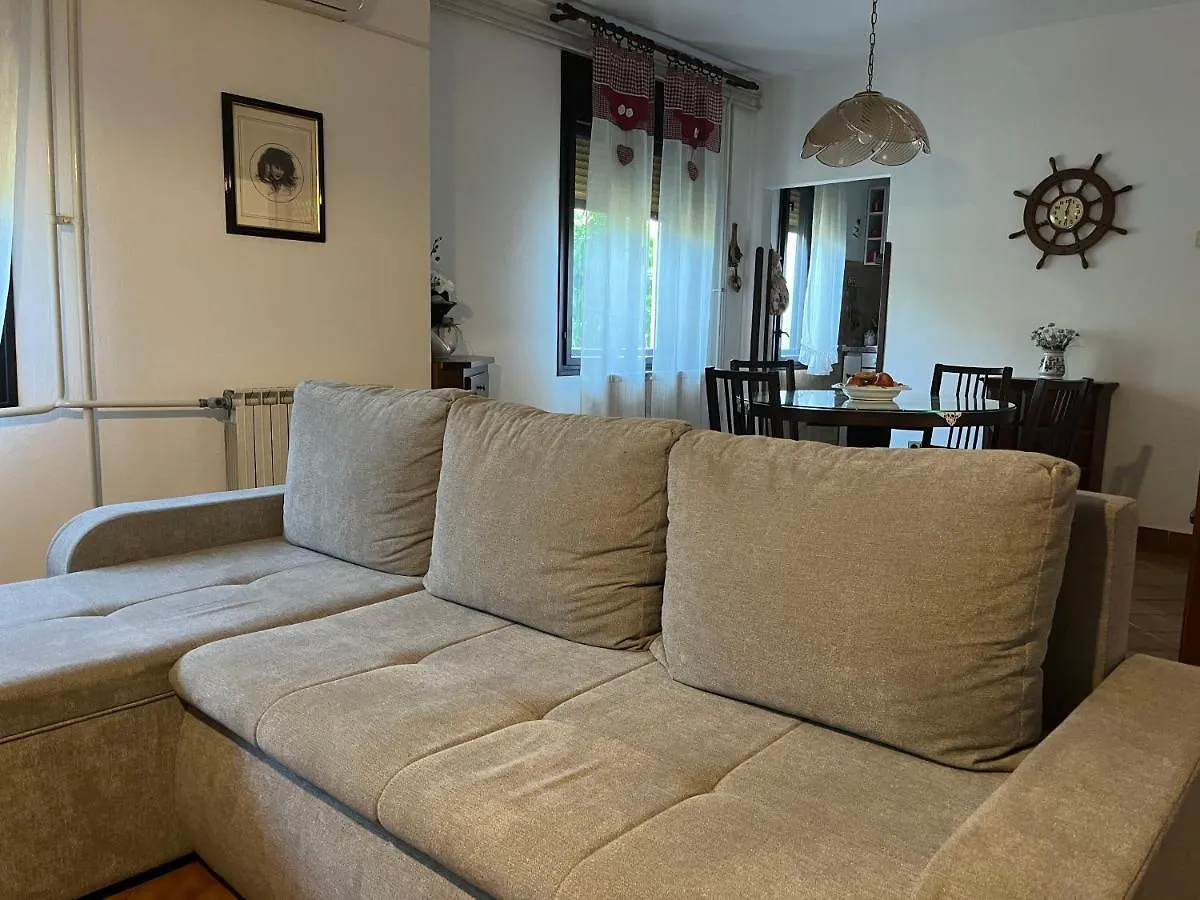 Annamaria Home Pula